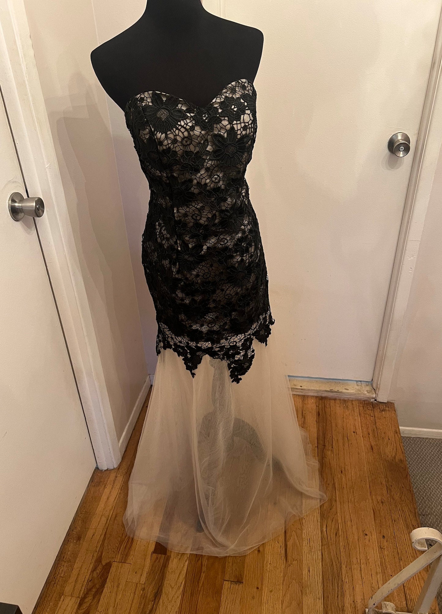 Women's Size 12 Floral Lace Strapless Sweetheart Boned Bodice Tulle Layer Hem Lace Up Corset Back Formal Cocktail Mermaid Dress Fashion