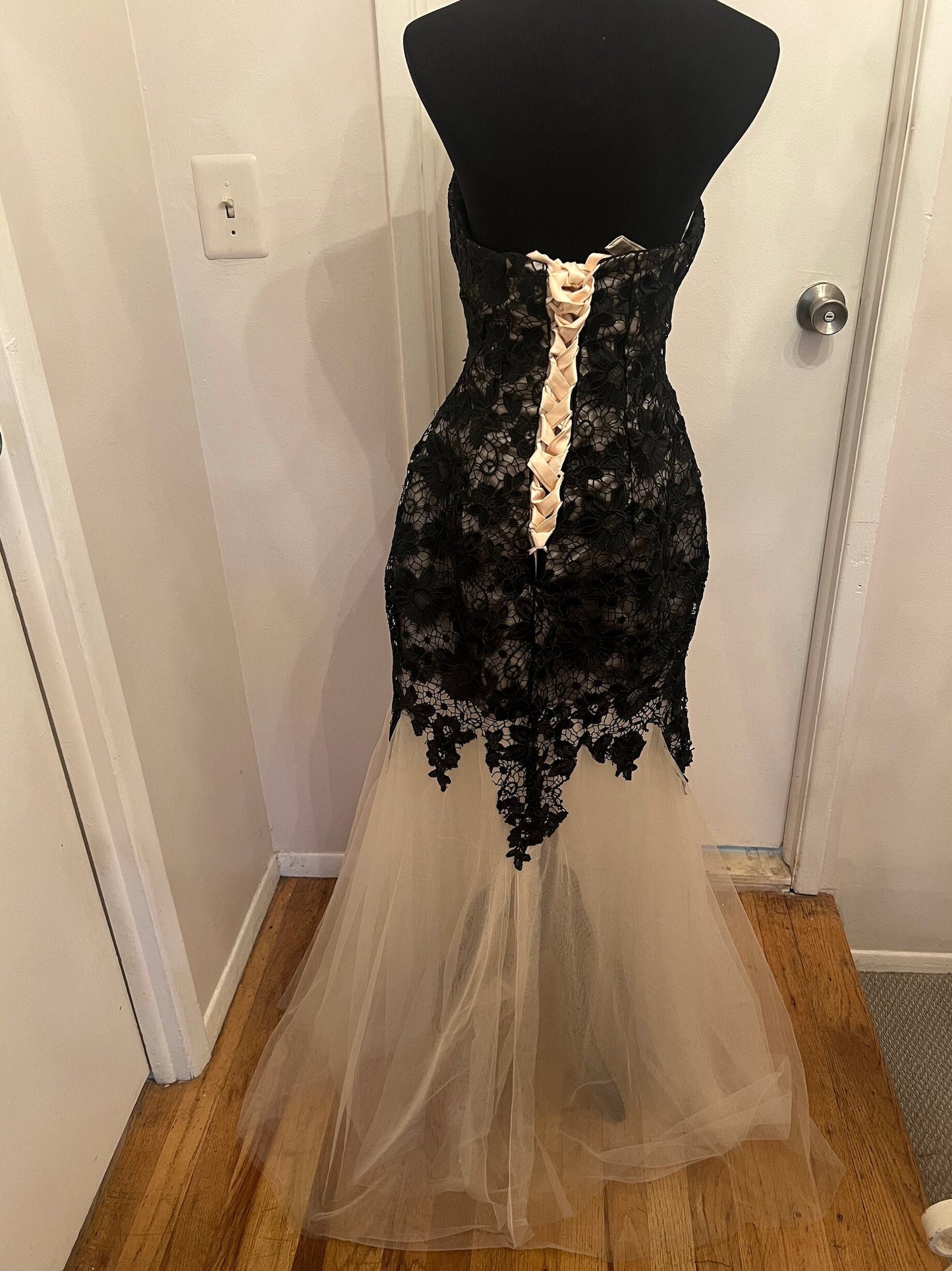 Women's Size 12 Floral Lace Strapless Sweetheart Boned Bodice Tulle Layer Hem Lace Up Corset Back Formal Cocktail Mermaid Dress Fashion